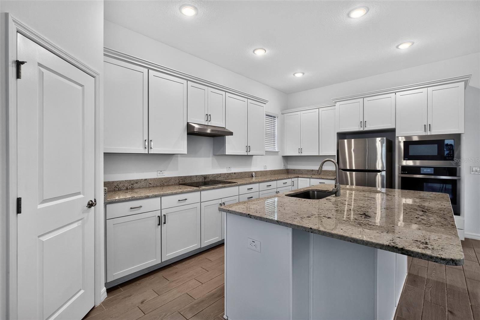 762 MIDDLETON ST — photo 10