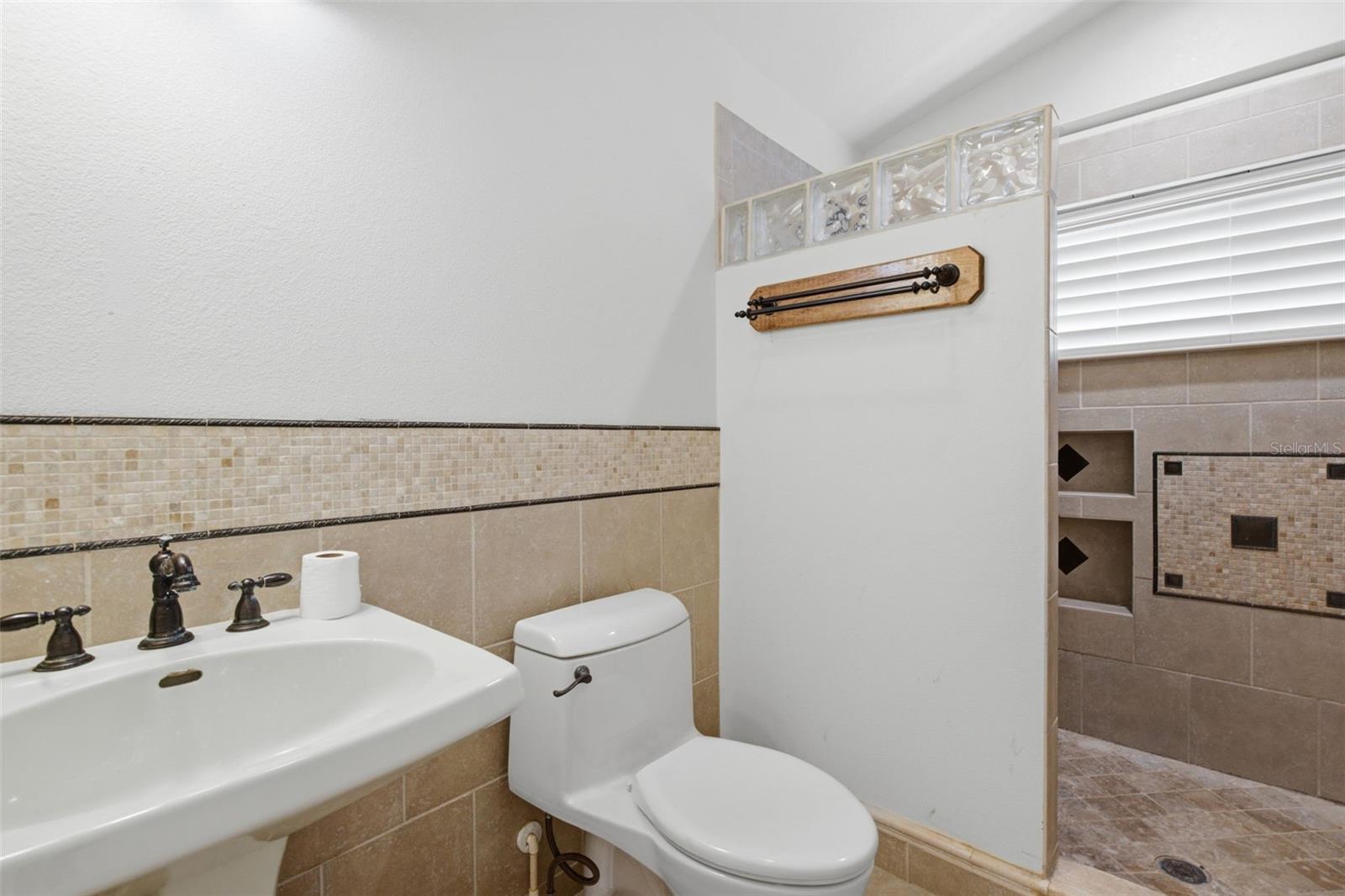 164 E GOODHEART AVE — photo 8