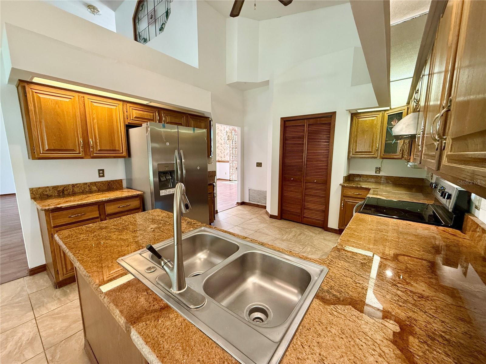 124 ESTATES CIR — photo 11