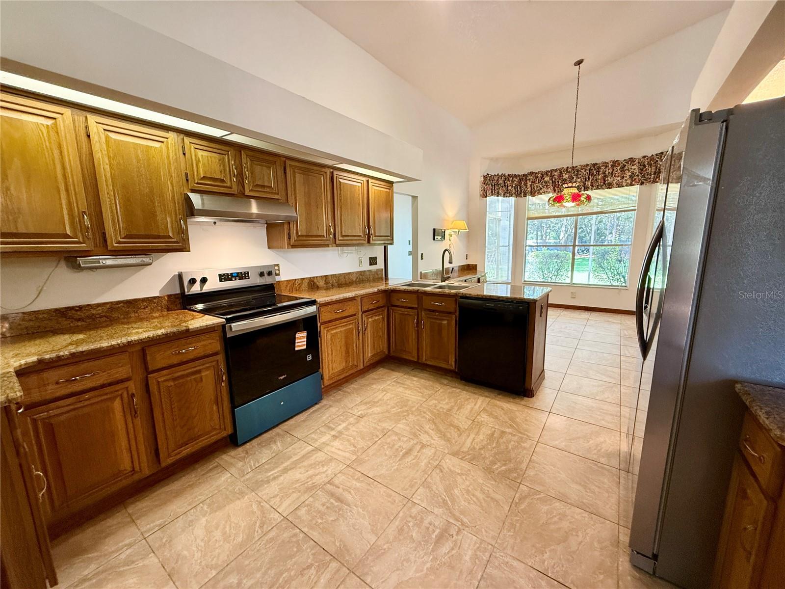 124 ESTATES CIR — photo 3