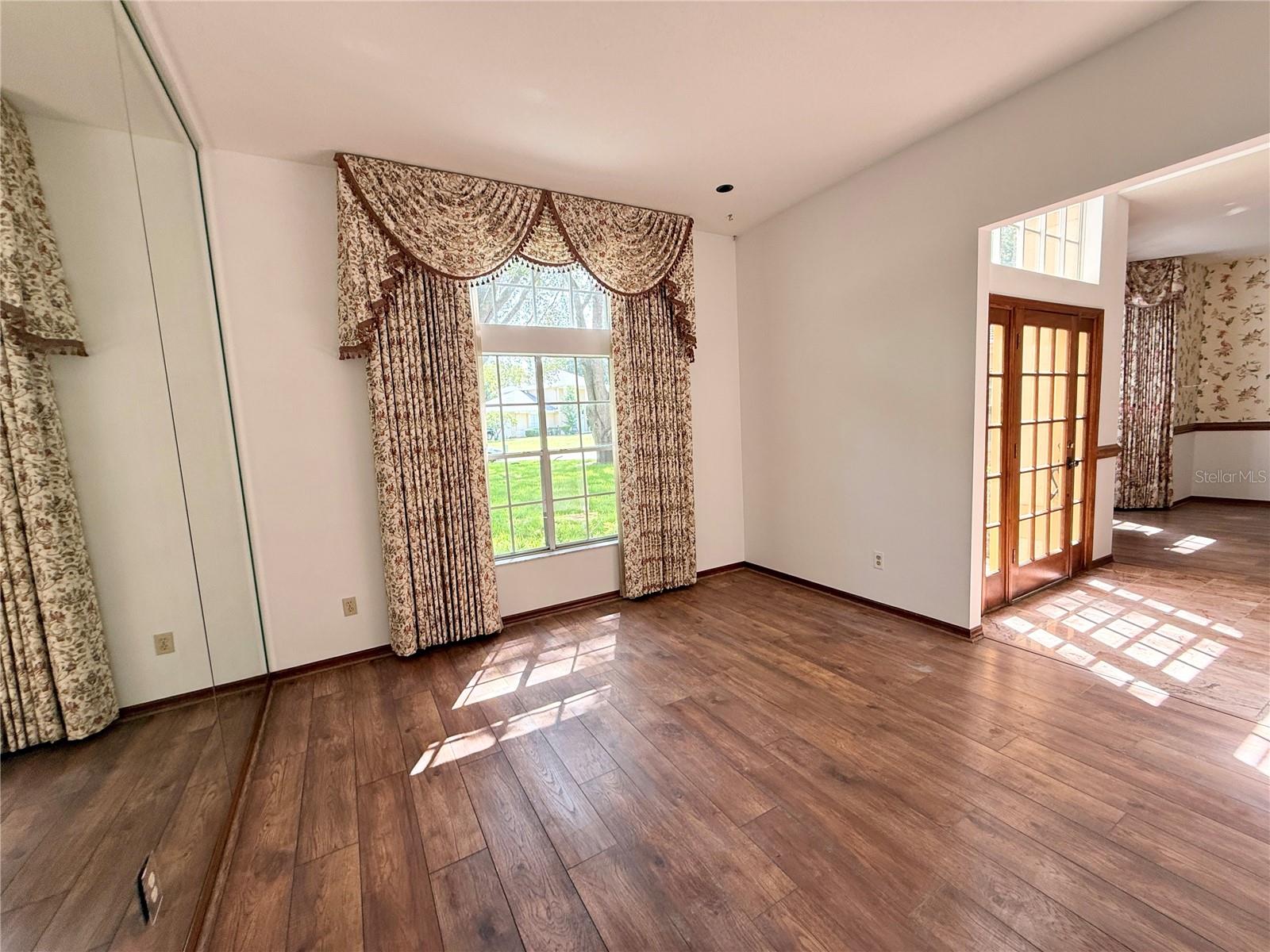 124 ESTATES CIR — photo 5