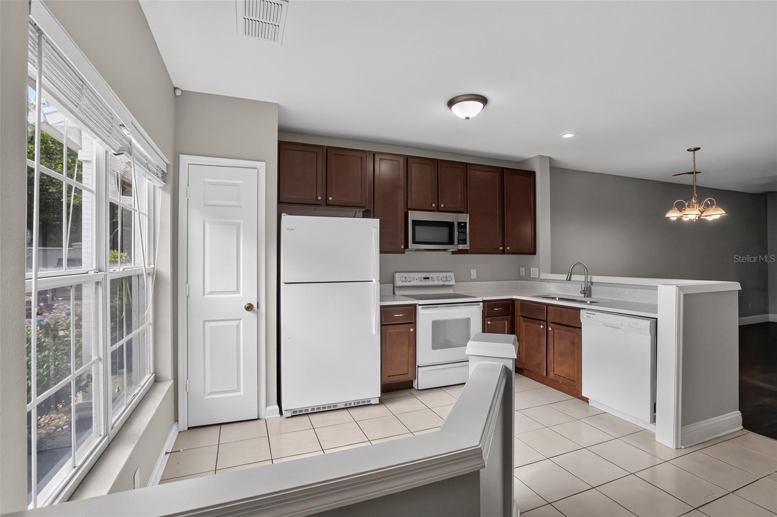 866 VINELAND PL — photo 6