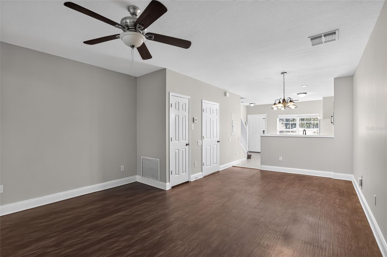 866 VINELAND PL — photo 9