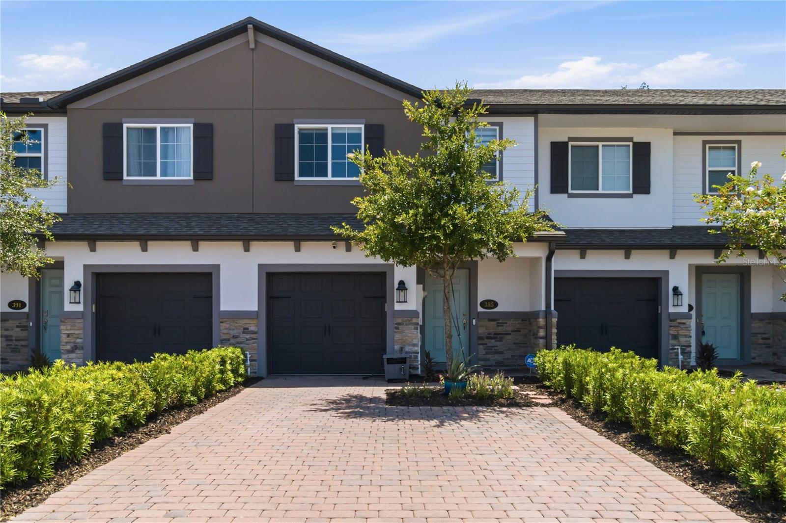385 CAPE HONEYSUCKLE PL