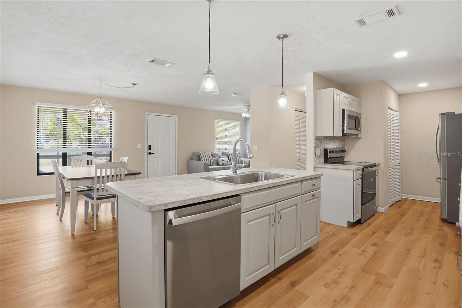 254 OLEANDER PL — photo 6