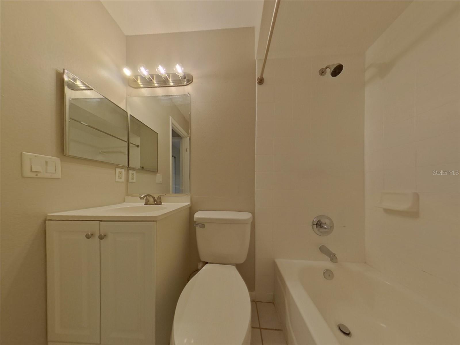 1627 PENDLETON ST — photo 2