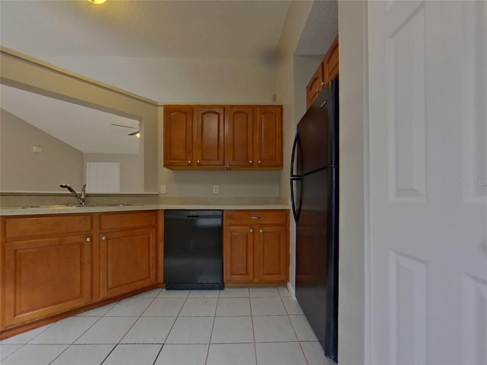 1627 PENDLETON ST — photo 5