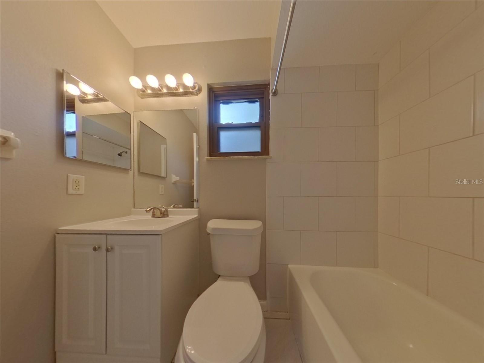1627 PENDLETON ST — photo 6
