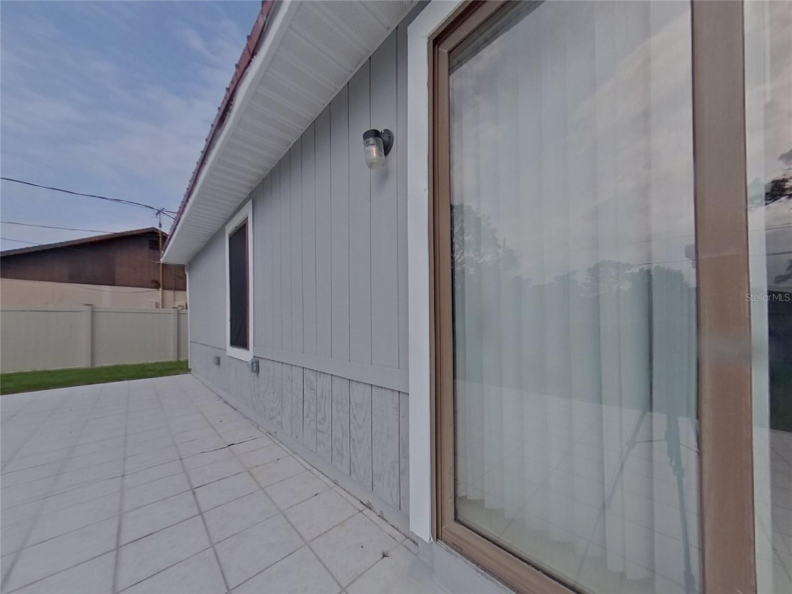 1627 PENDLETON ST — photo 9