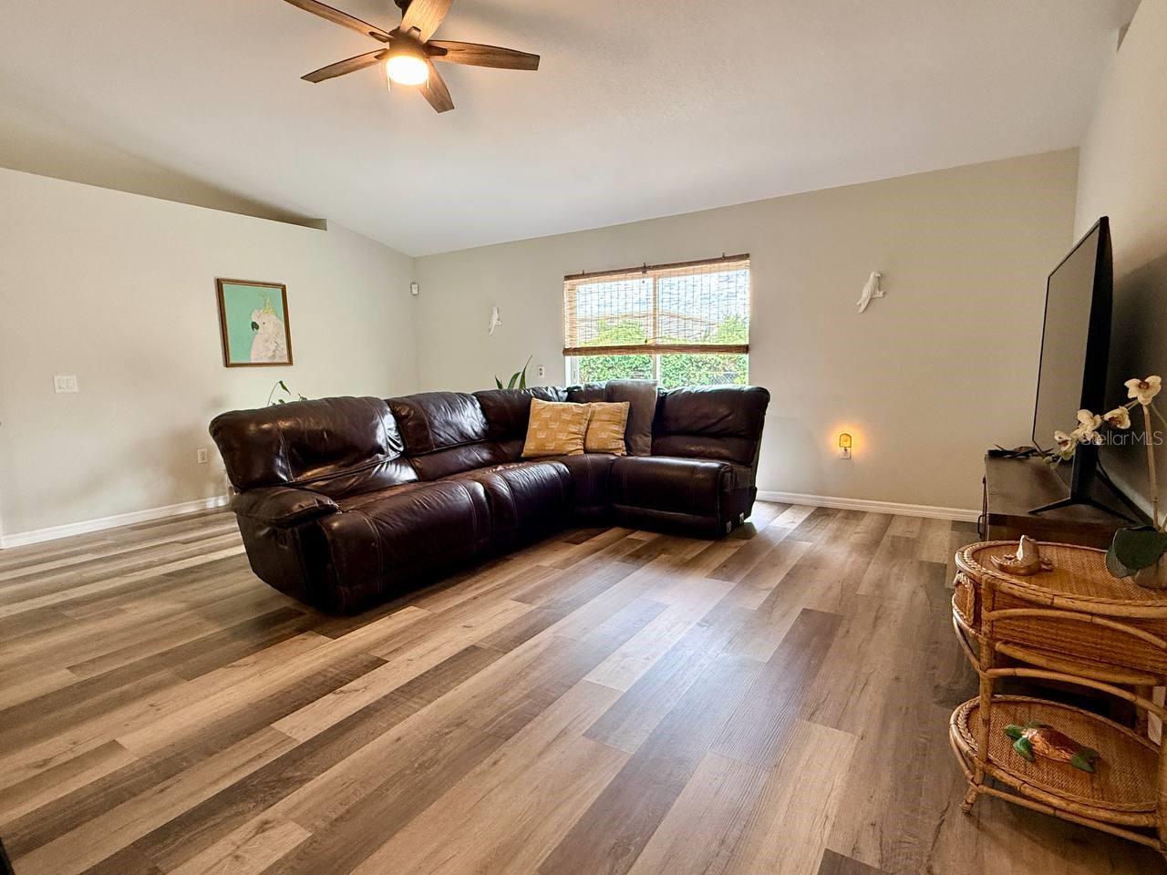 267 AUTUMN RIDGE RD — photo 4