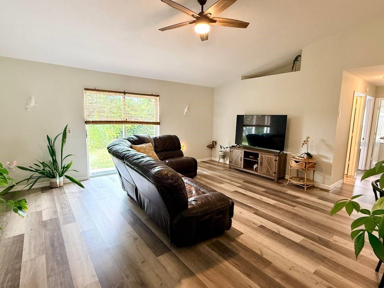 267 AUTUMN RIDGE RD — photo 5