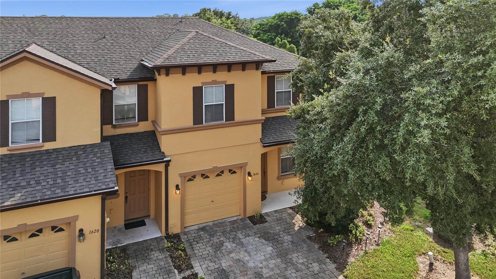 1610 RETREAT VIEW CIR