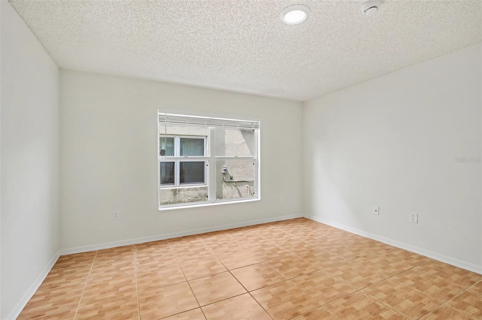 1093 AMANDA KAY CIR — photo 3