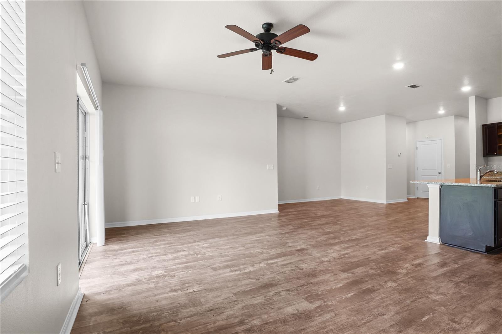 3004 NEVERLAND DR — photo 8