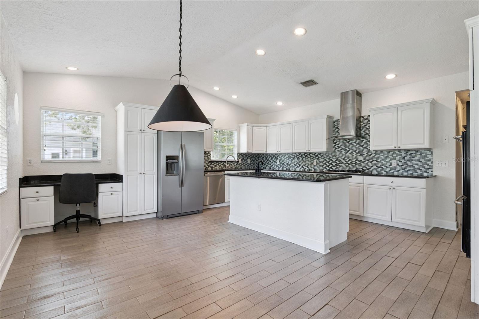 207 S SUMMERLIN AVE — photo 10