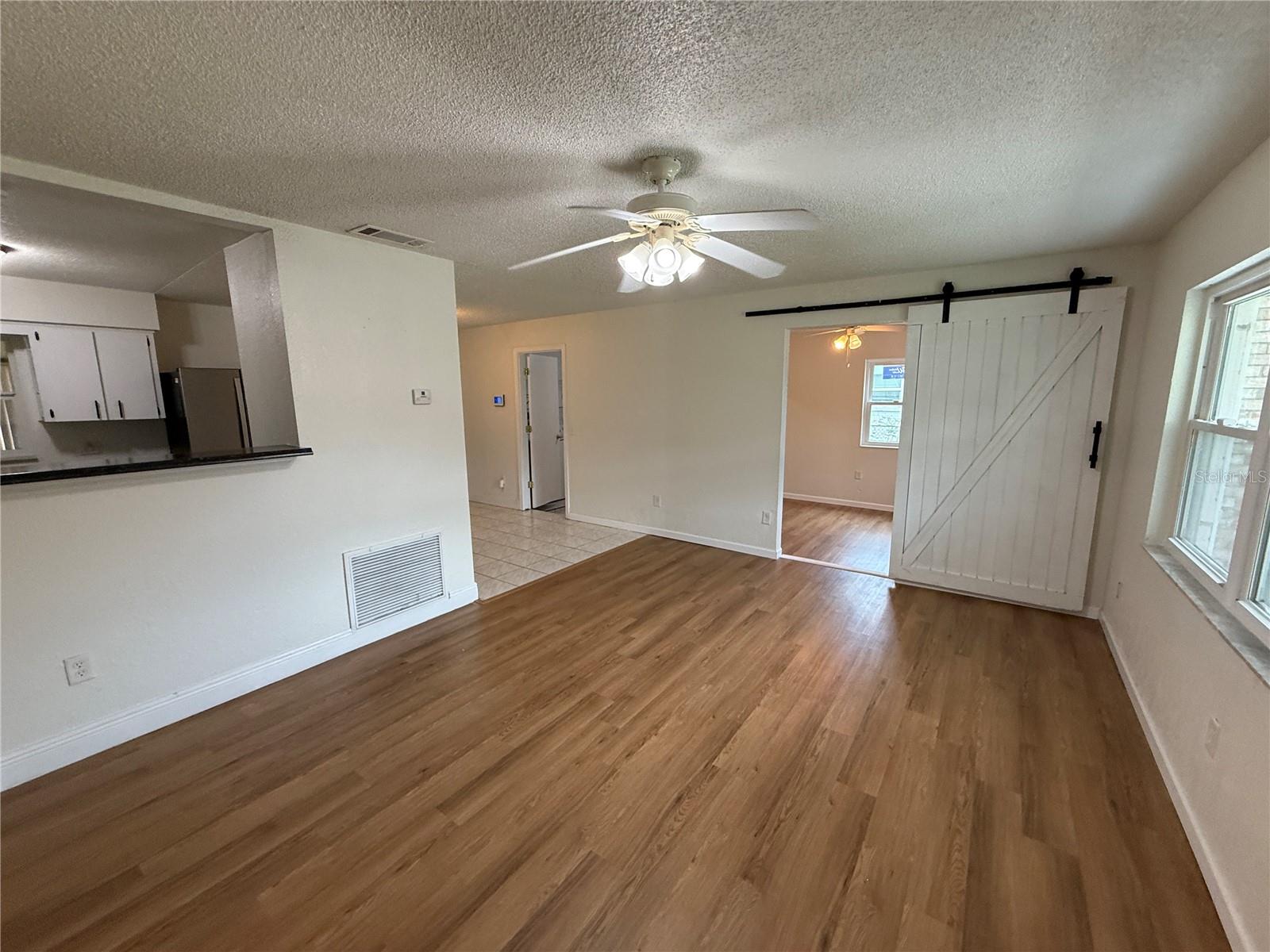 202 YALE DR — photo 2