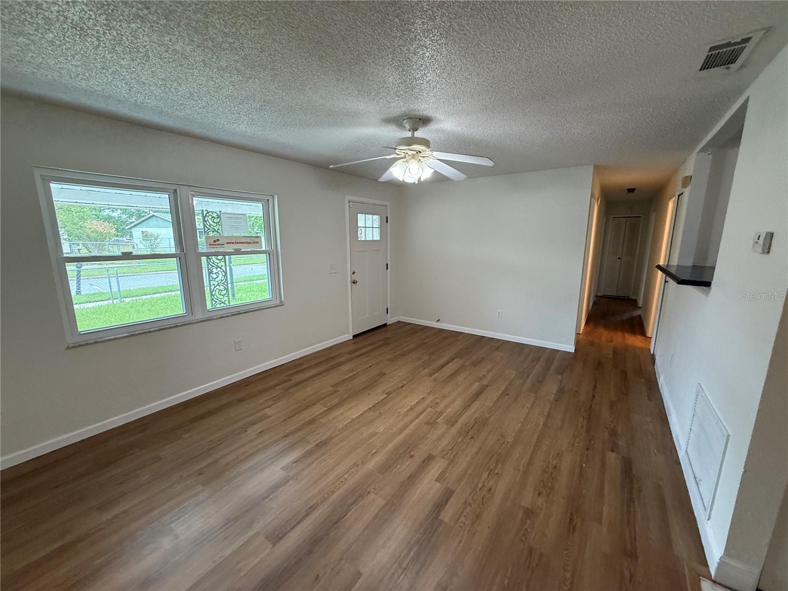 202 YALE DR — photo 3