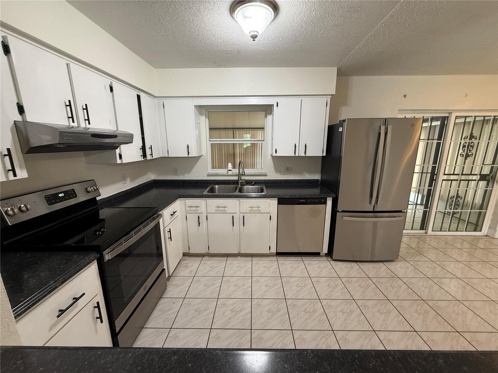 202 YALE DR — photo 4