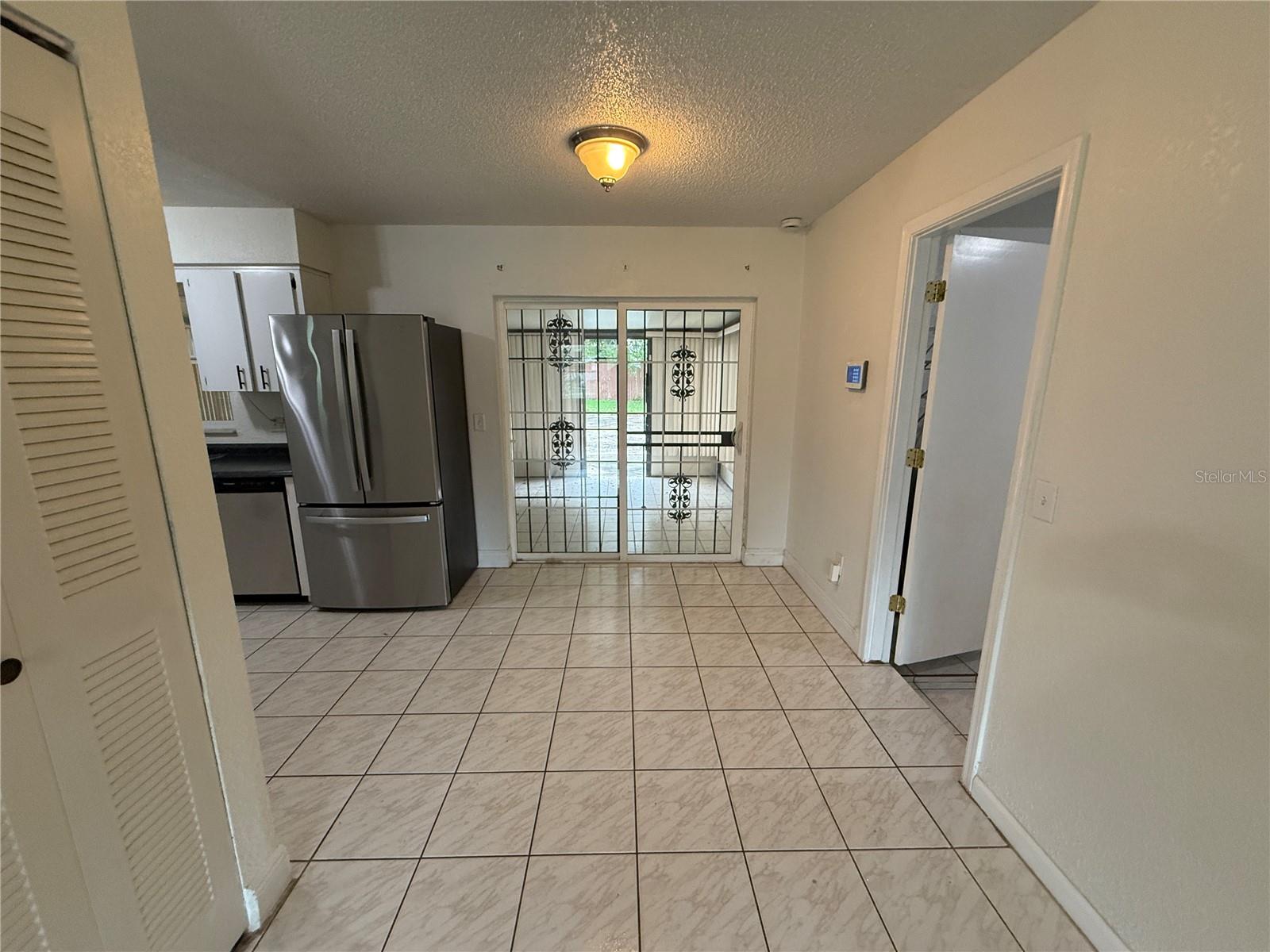 202 YALE DR — photo 8