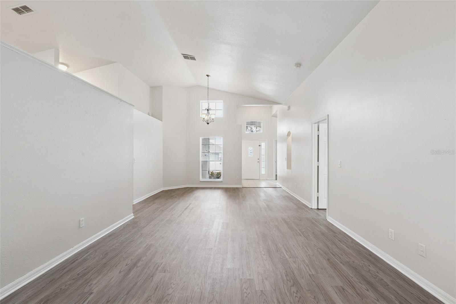 5483 GLEN OAK PL — photo 2