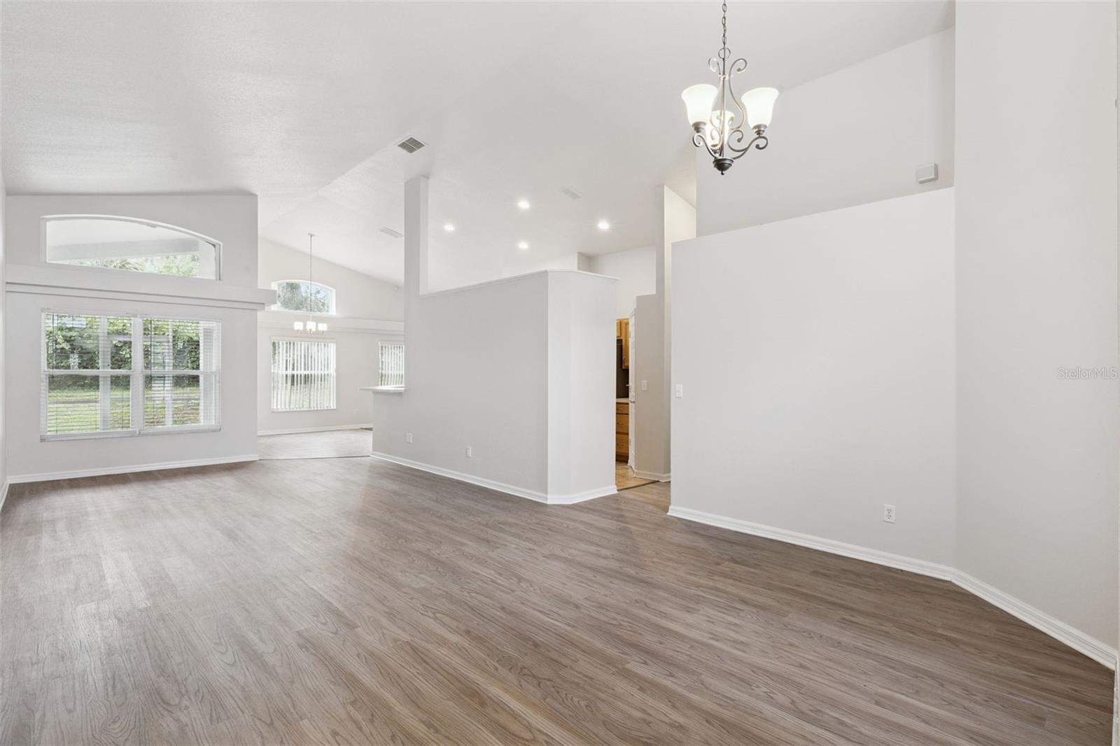 5483 GLEN OAK PL — photo 4