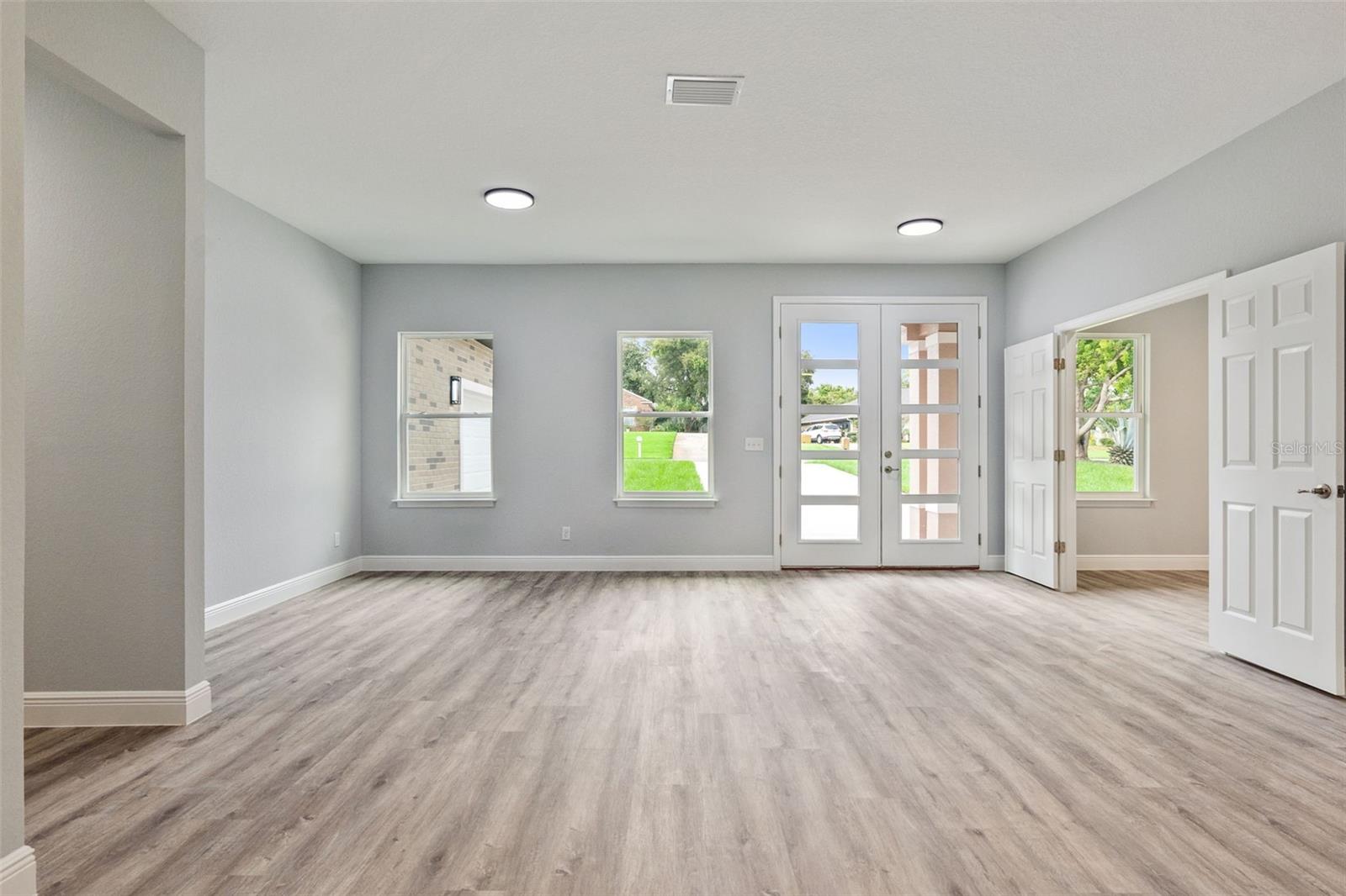 2043 WATERSEDGE DR — photo 3