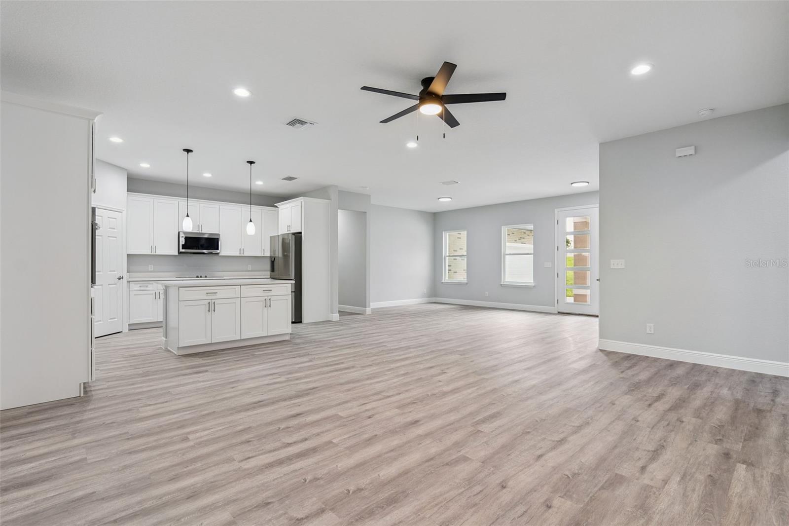 2043 WATERSEDGE DR — photo 4