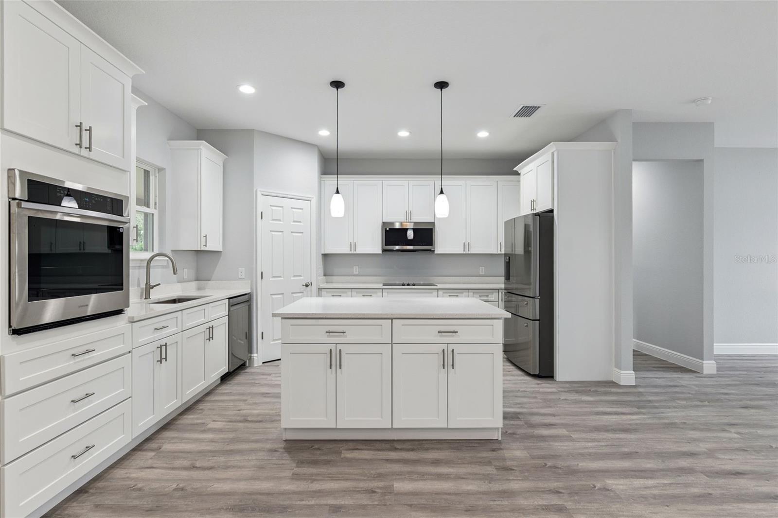 2043 WATERSEDGE DR — photo 6