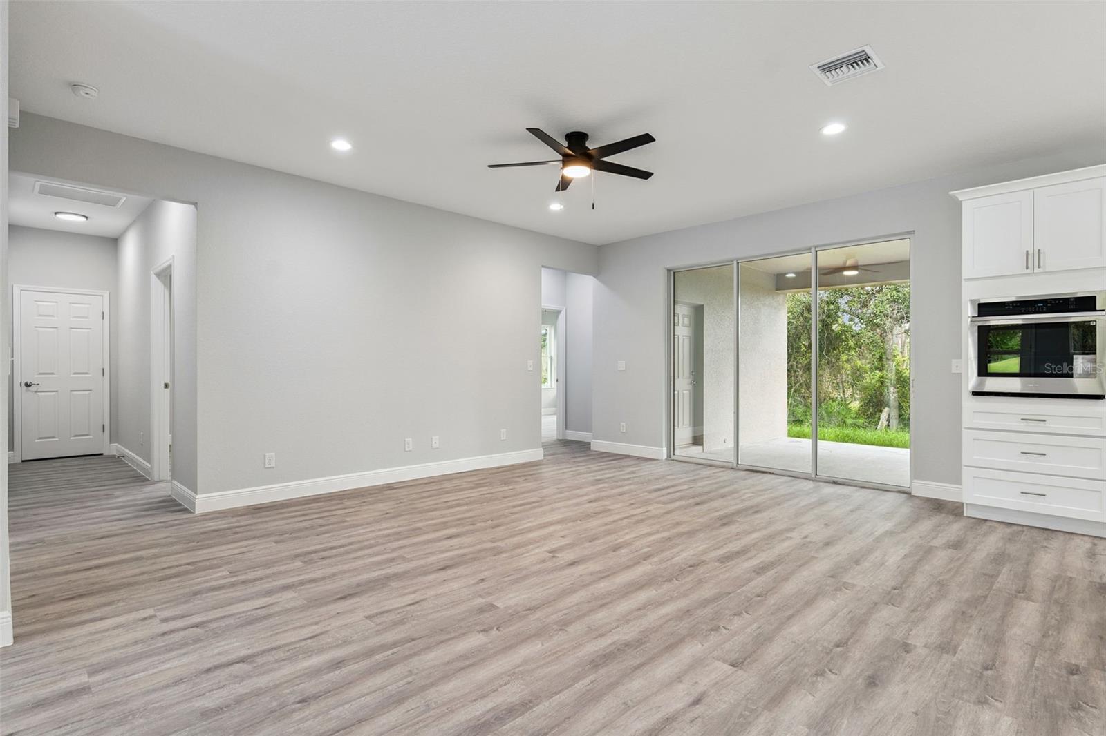 2043 WATERSEDGE DR — photo 8
