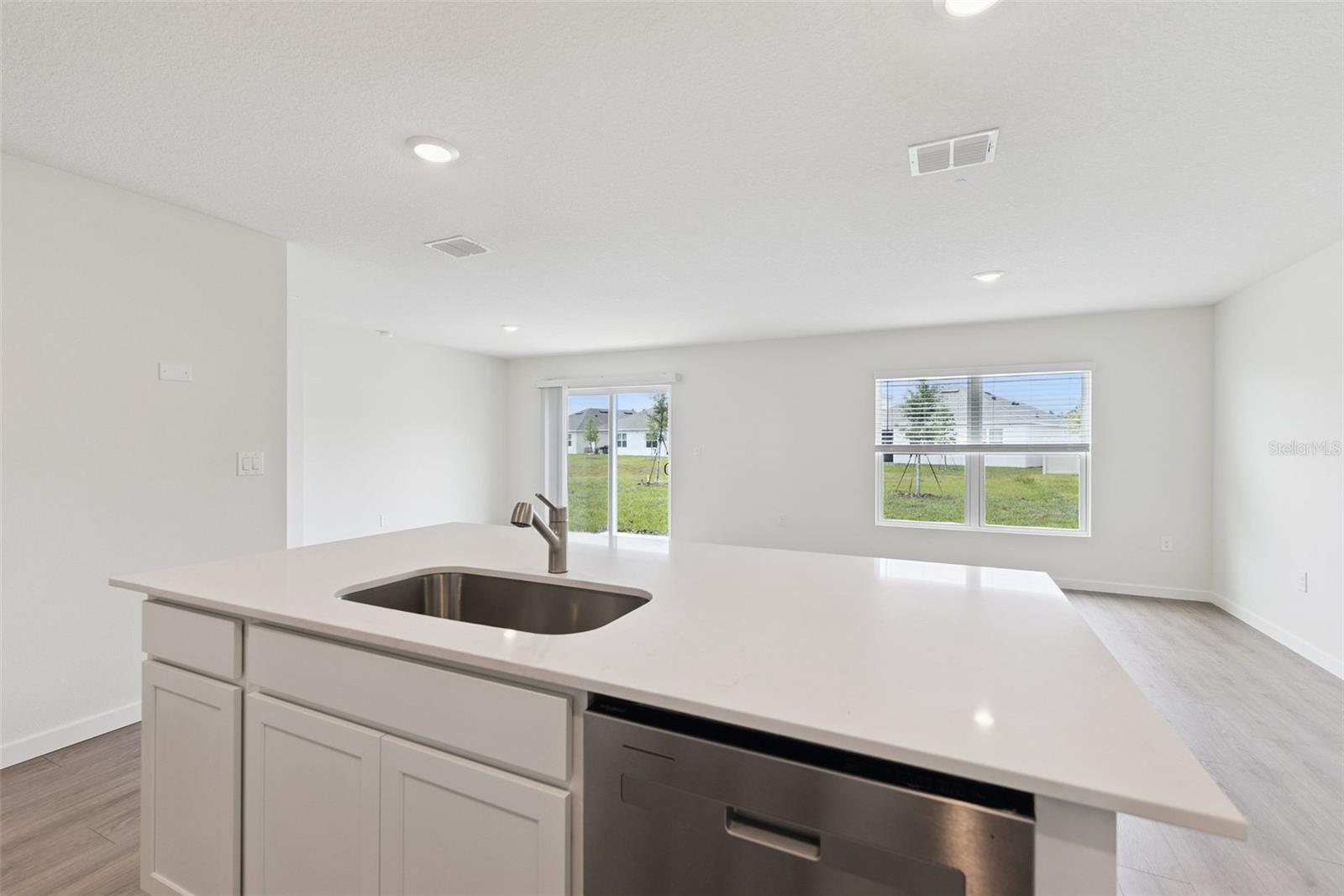 141 HEIRLOOM DR — photo 8