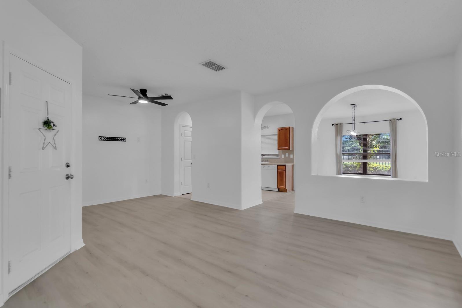 4210 WINDSOR LAKE CIR — photo 11
