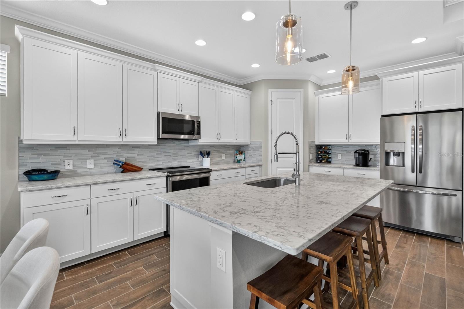 341 COMPASS ROSE DR — photo 10
