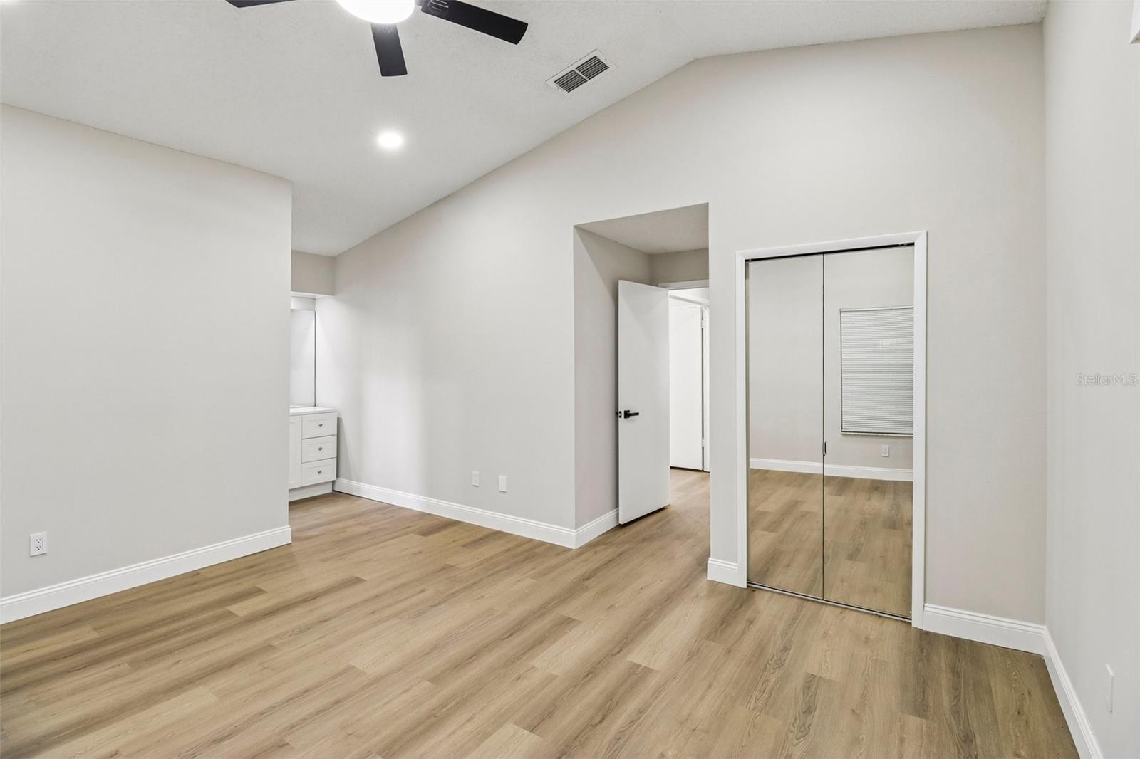 106 LAMPLIGHTER DR — photo 11