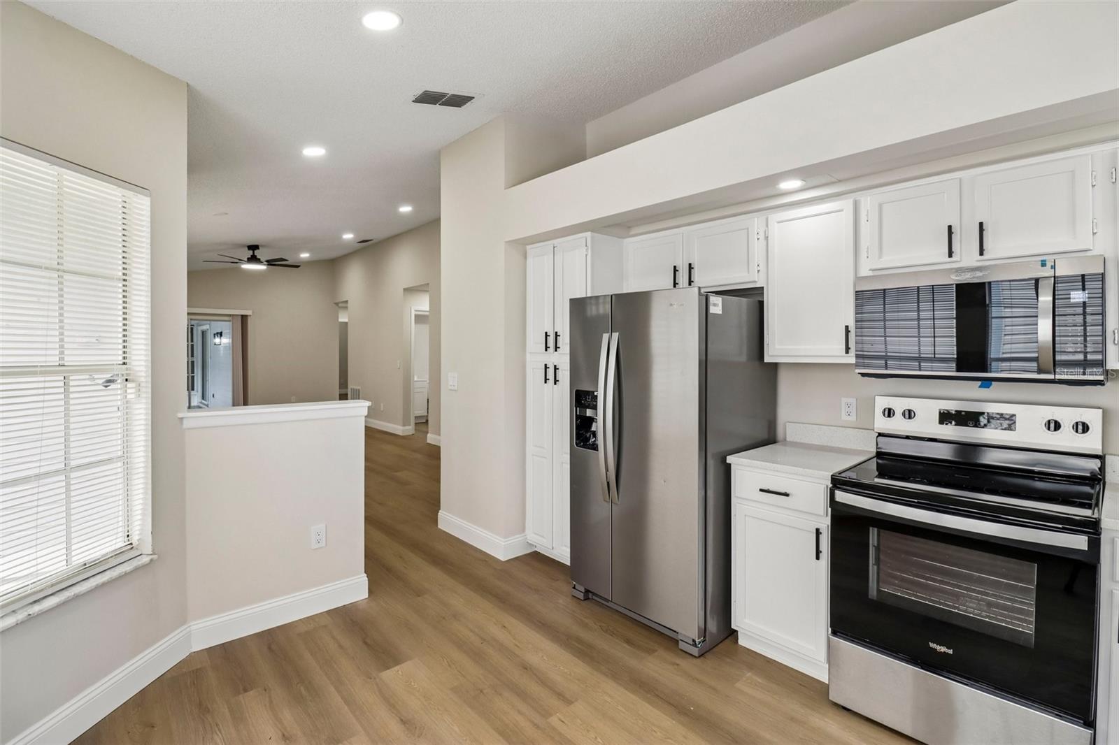 106 LAMPLIGHTER DR — photo 4