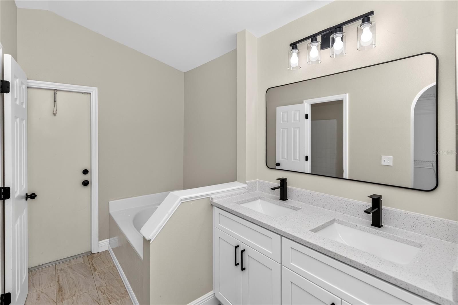 2190 GLENLOCK DR — photo 3