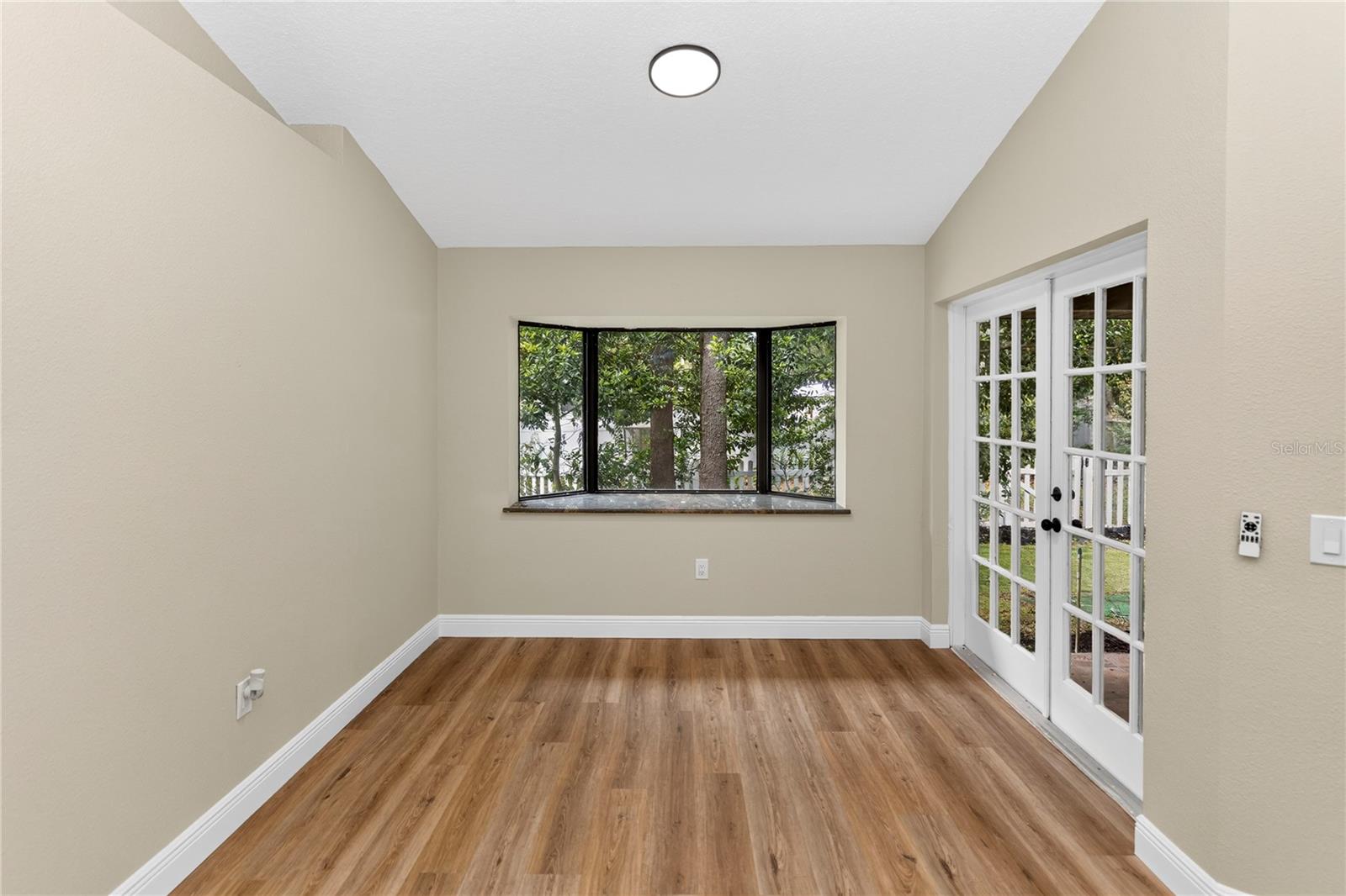 329 SUN OAKS CT — photo 12