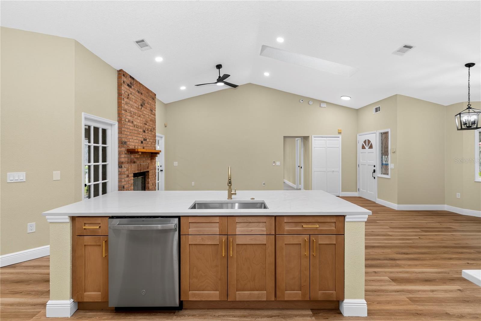 329 SUN OAKS CT — photo 3