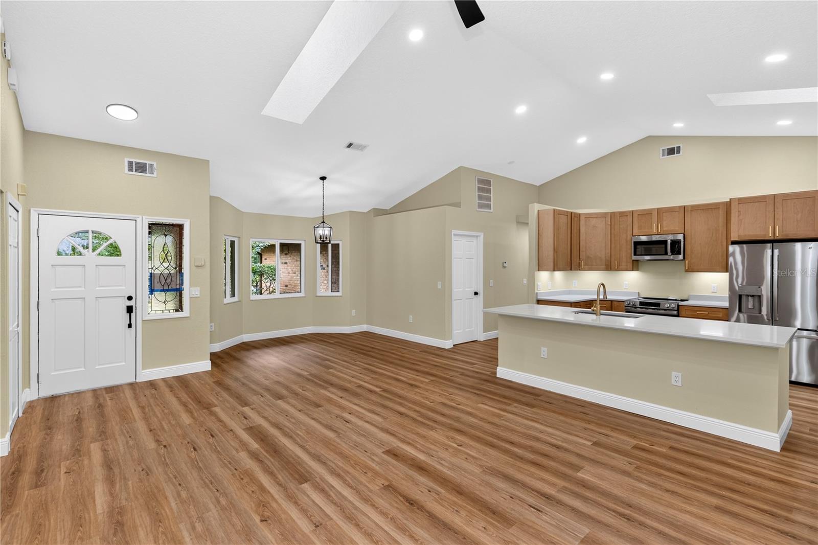 329 SUN OAKS CT — photo 8
