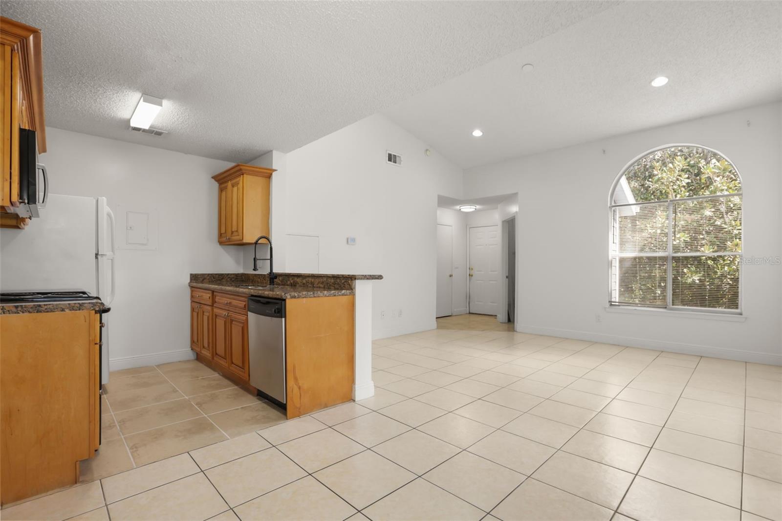 2584 GRASSY POINT DR #204 — photo 8