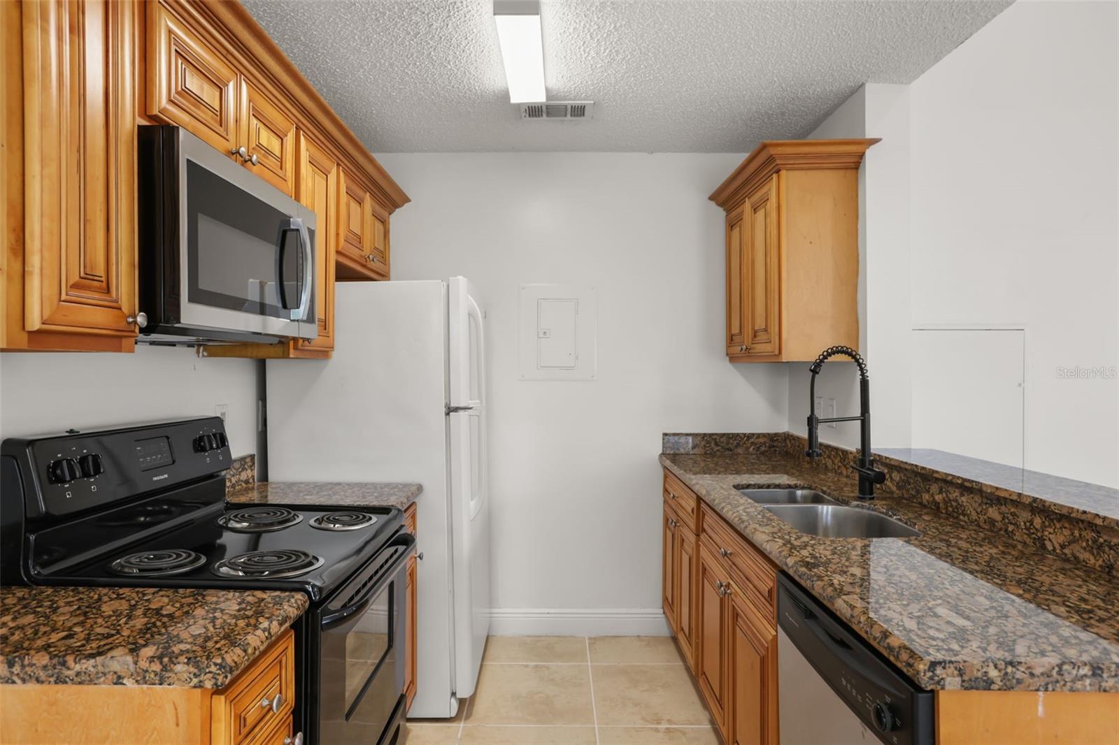 2584 GRASSY POINT DR #204 — photo 9