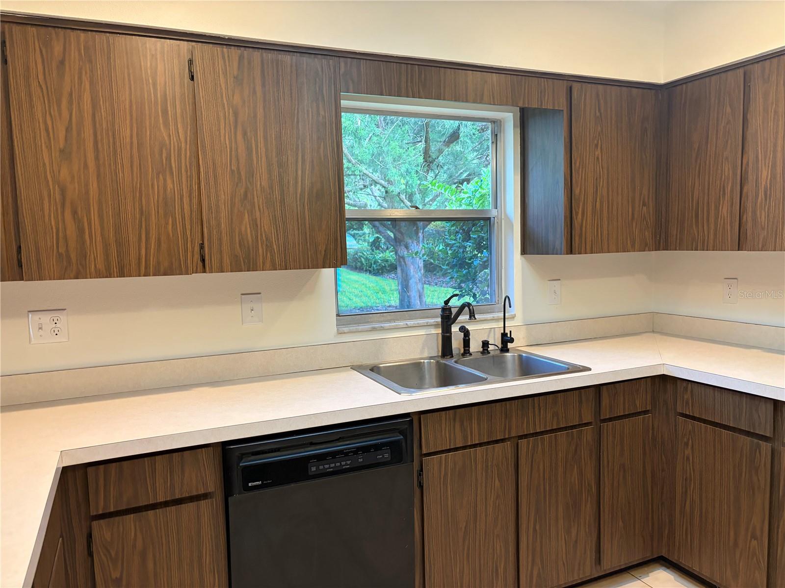 120 LARKWOOD DR — photo 10
