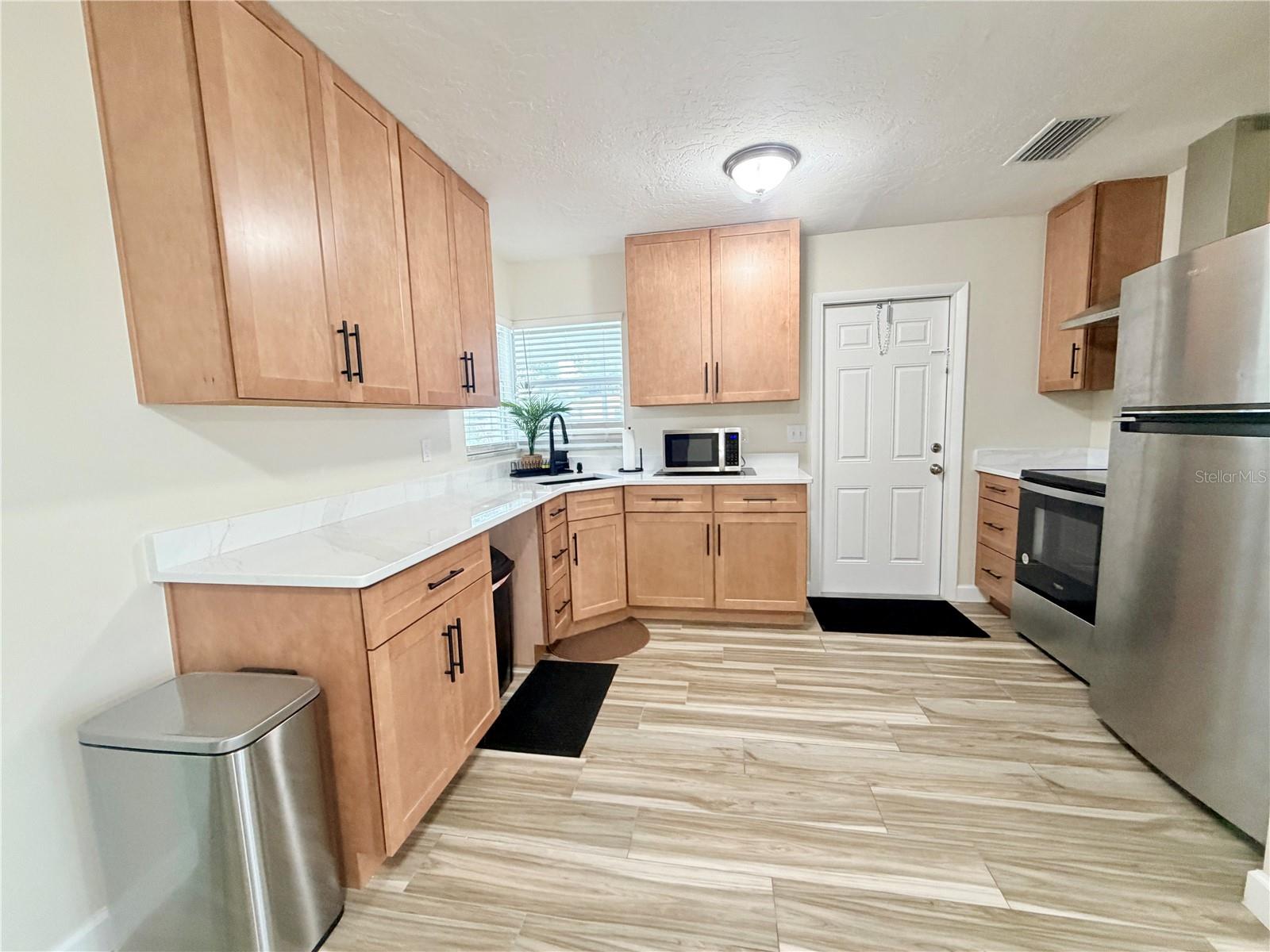 1650 HASTINGS DR — photo 3