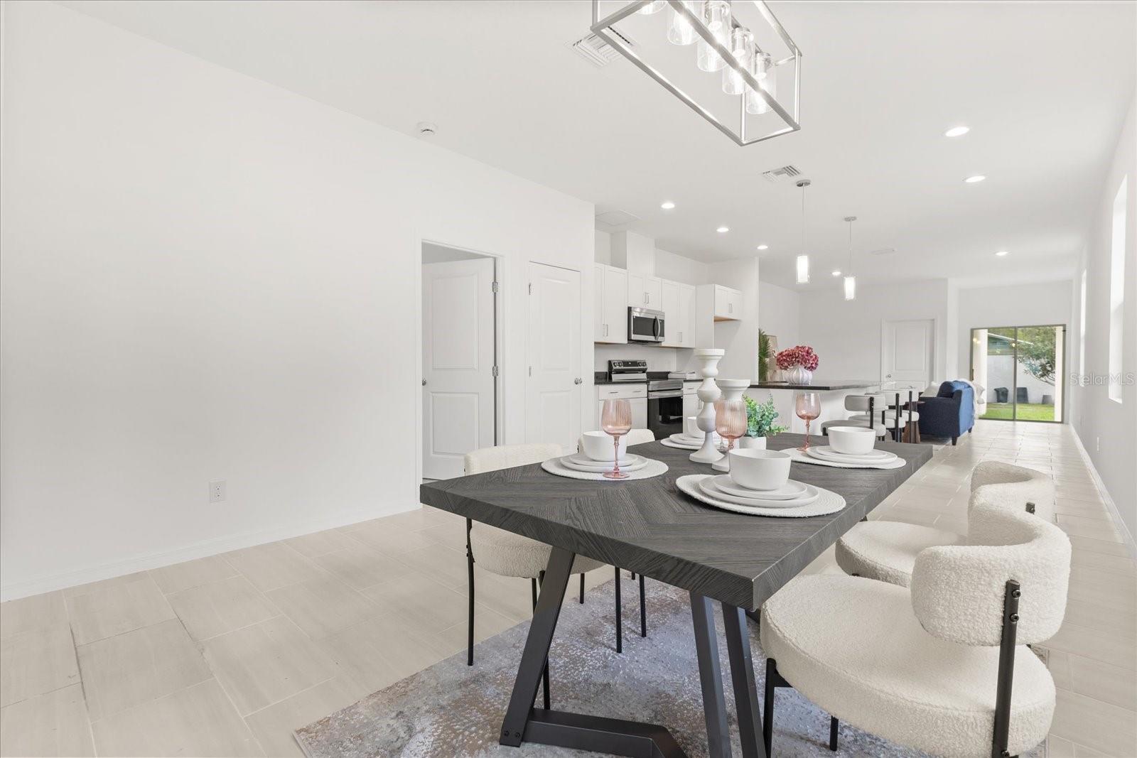 817 S LOCUST AVE — photo 4