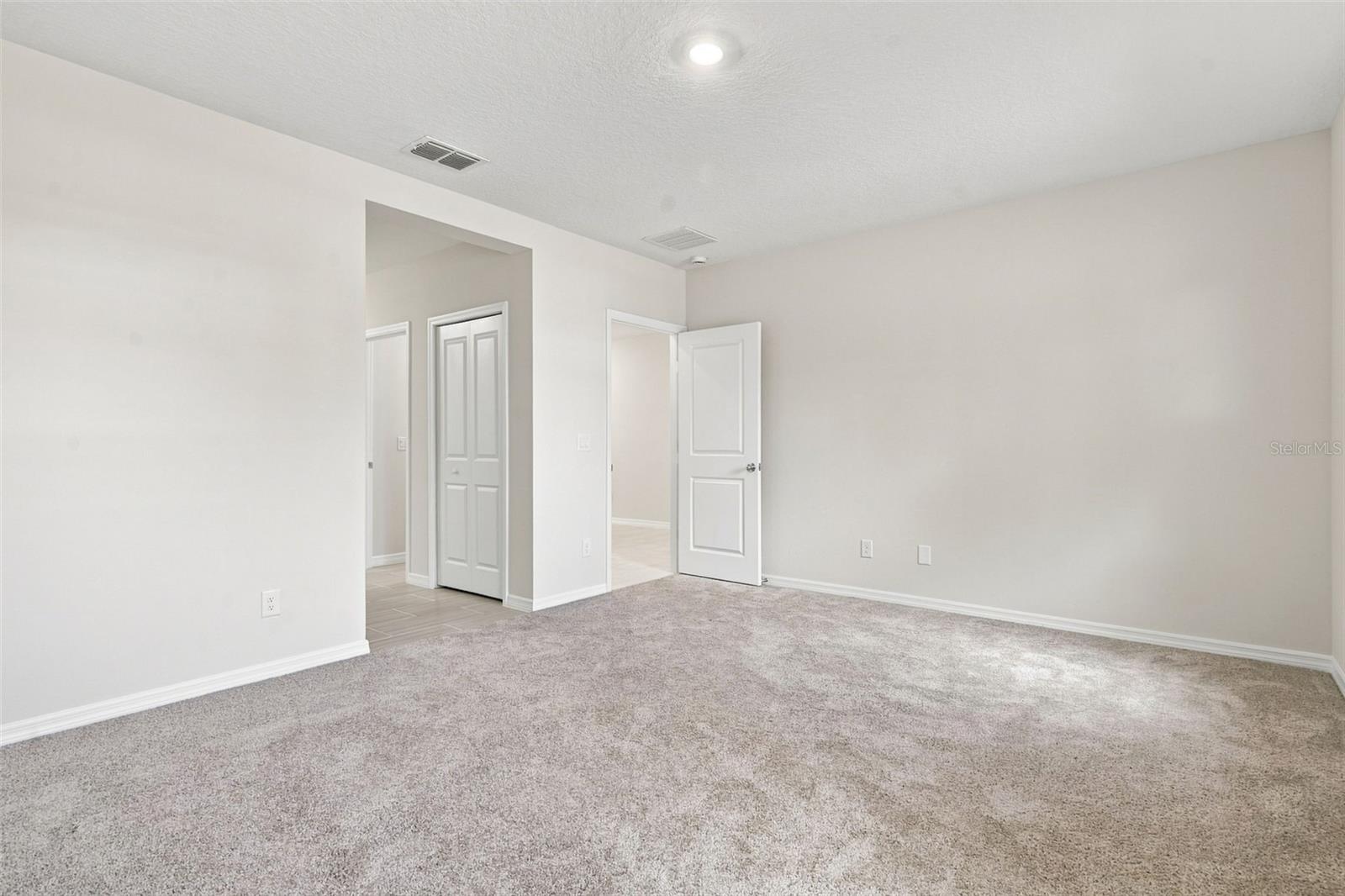 809 S LOCUST AVE — photo 12