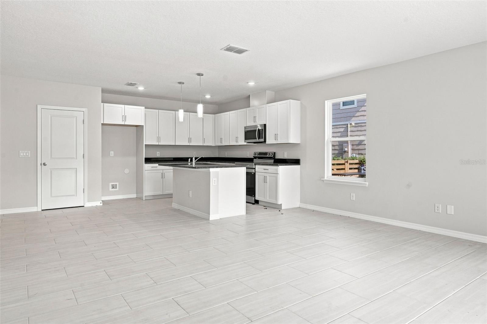 809 S LOCUST AVE — photo 8