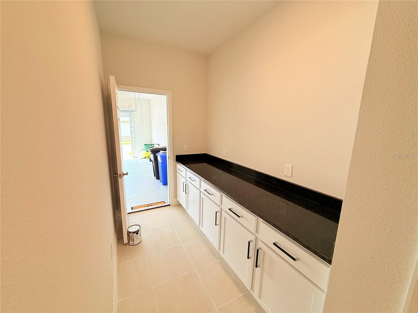 237 STATION LN — photo 9