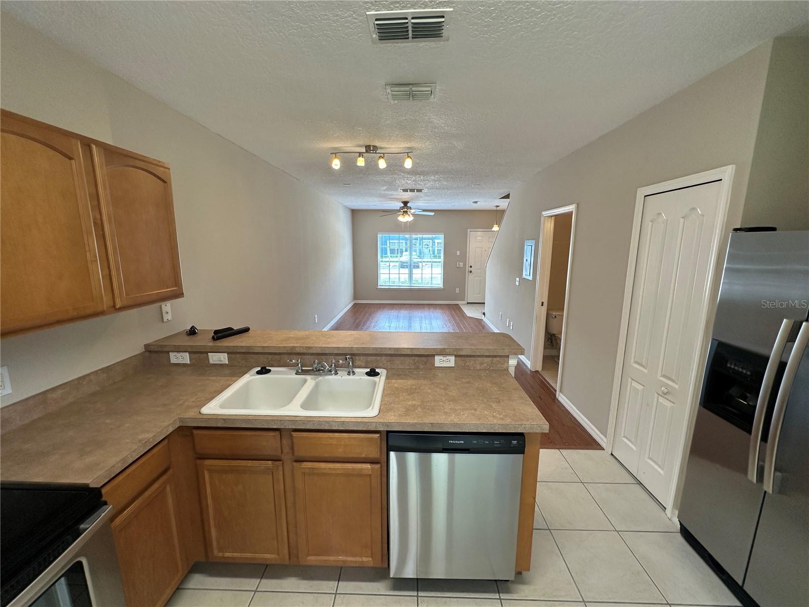 538 WILTON CIR — photo 6