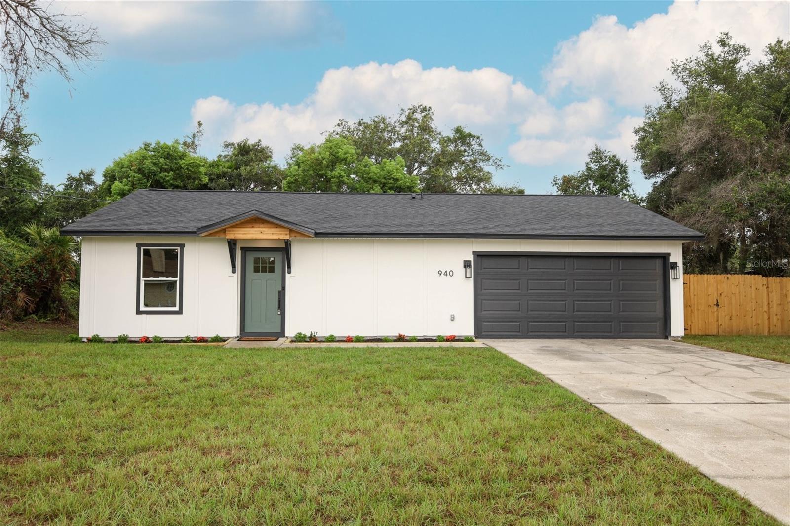 940 S DEAN CIR — photo 2