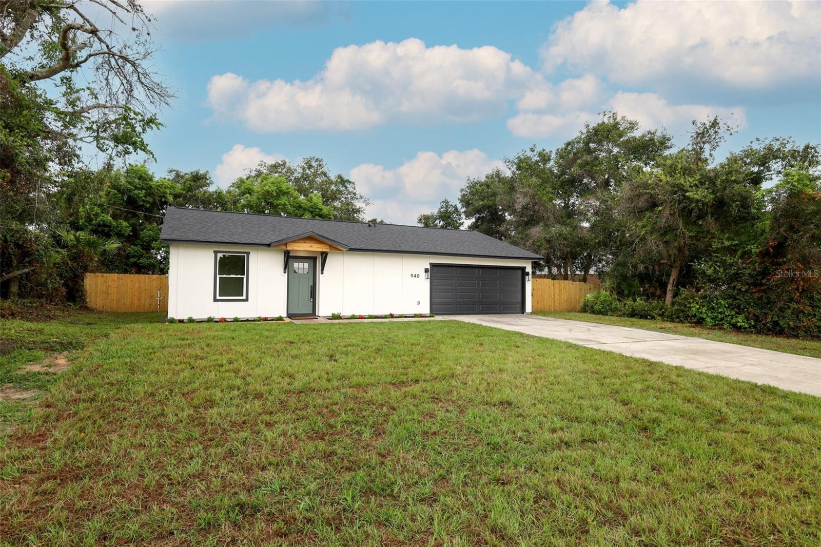 940 S DEAN CIR