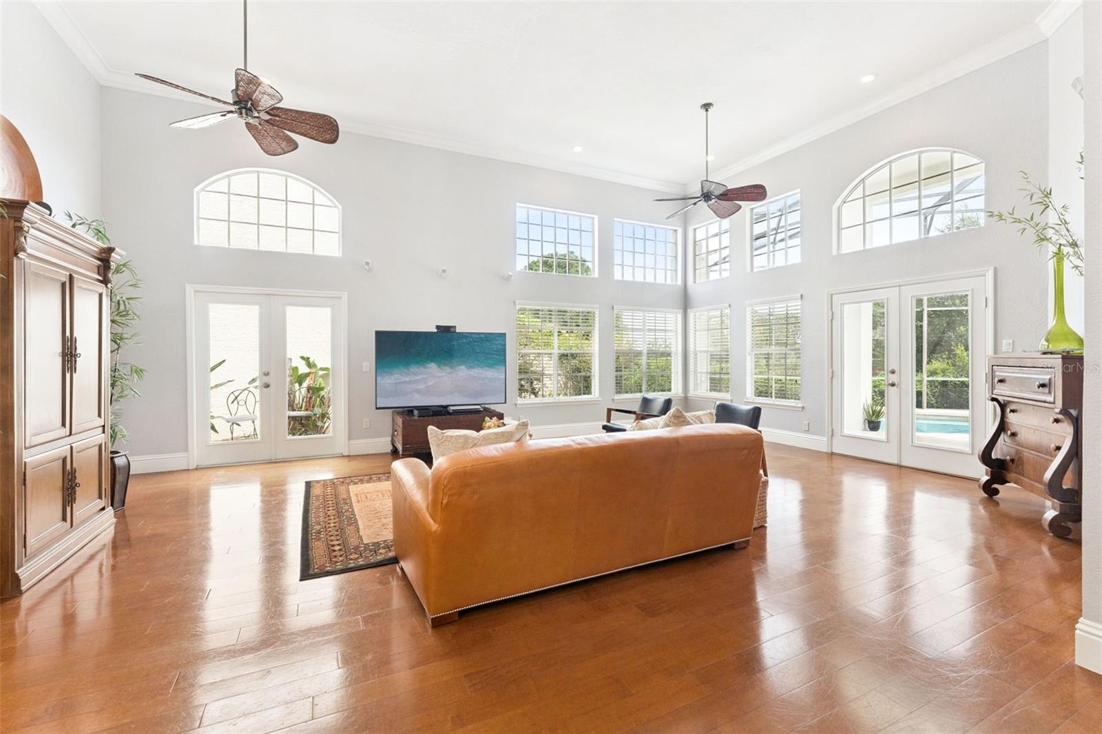 1240 GLENCREST DR — photo 11